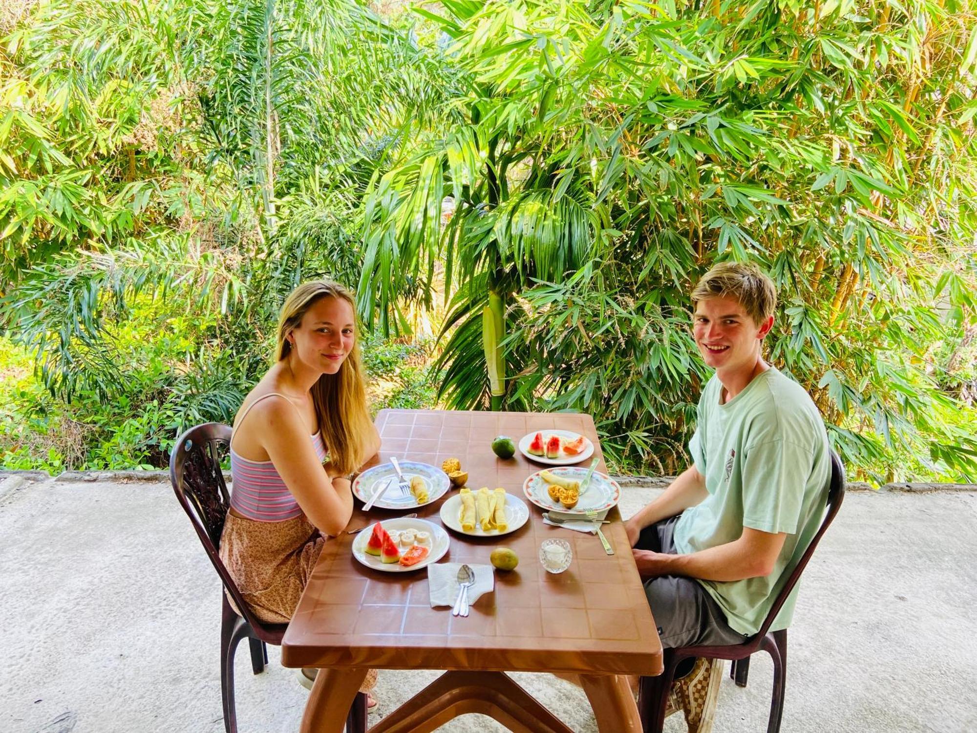 Leo Homestay Диквела Екстериор снимка
