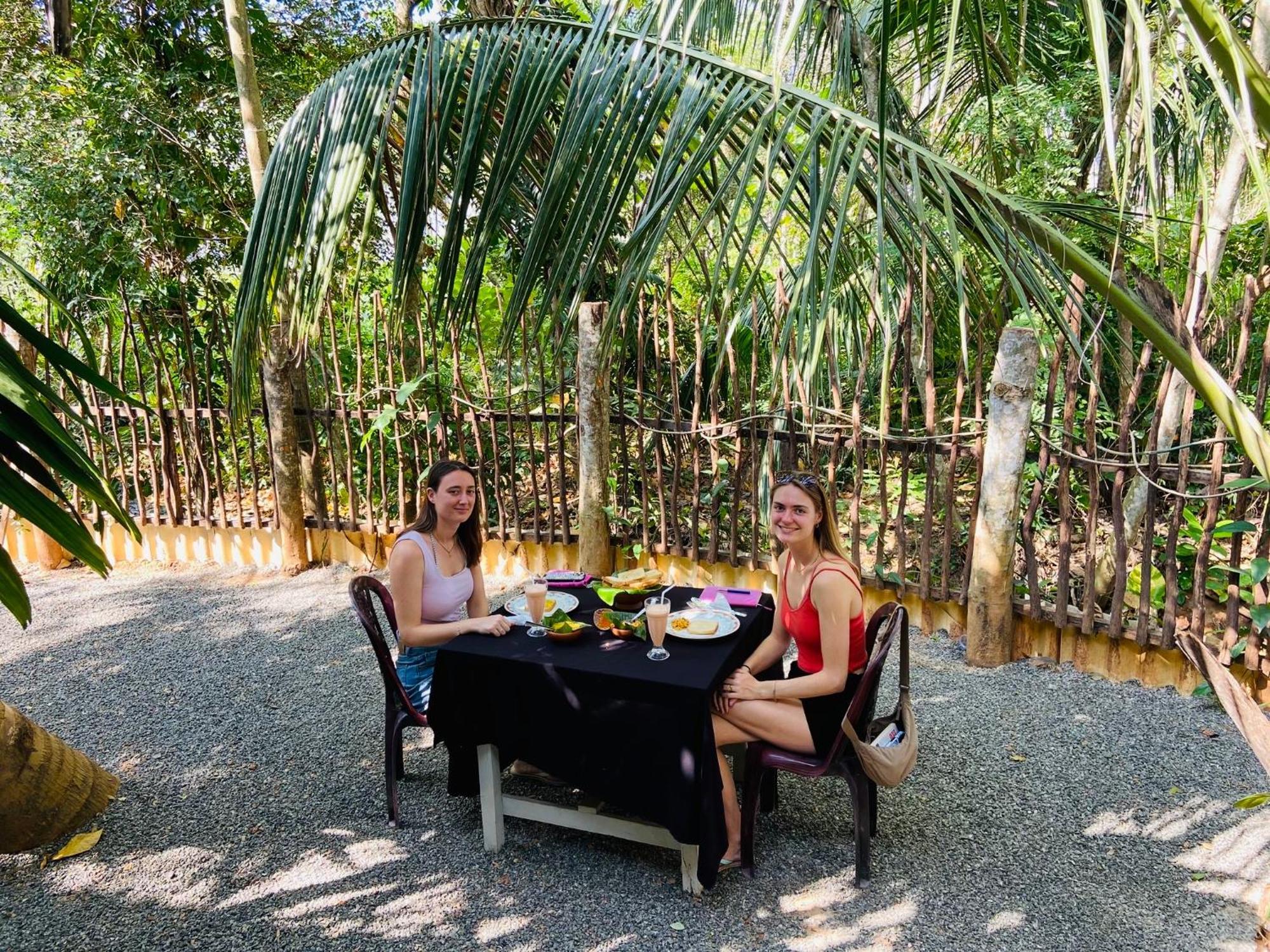 Leo Homestay Диквела Екстериор снимка