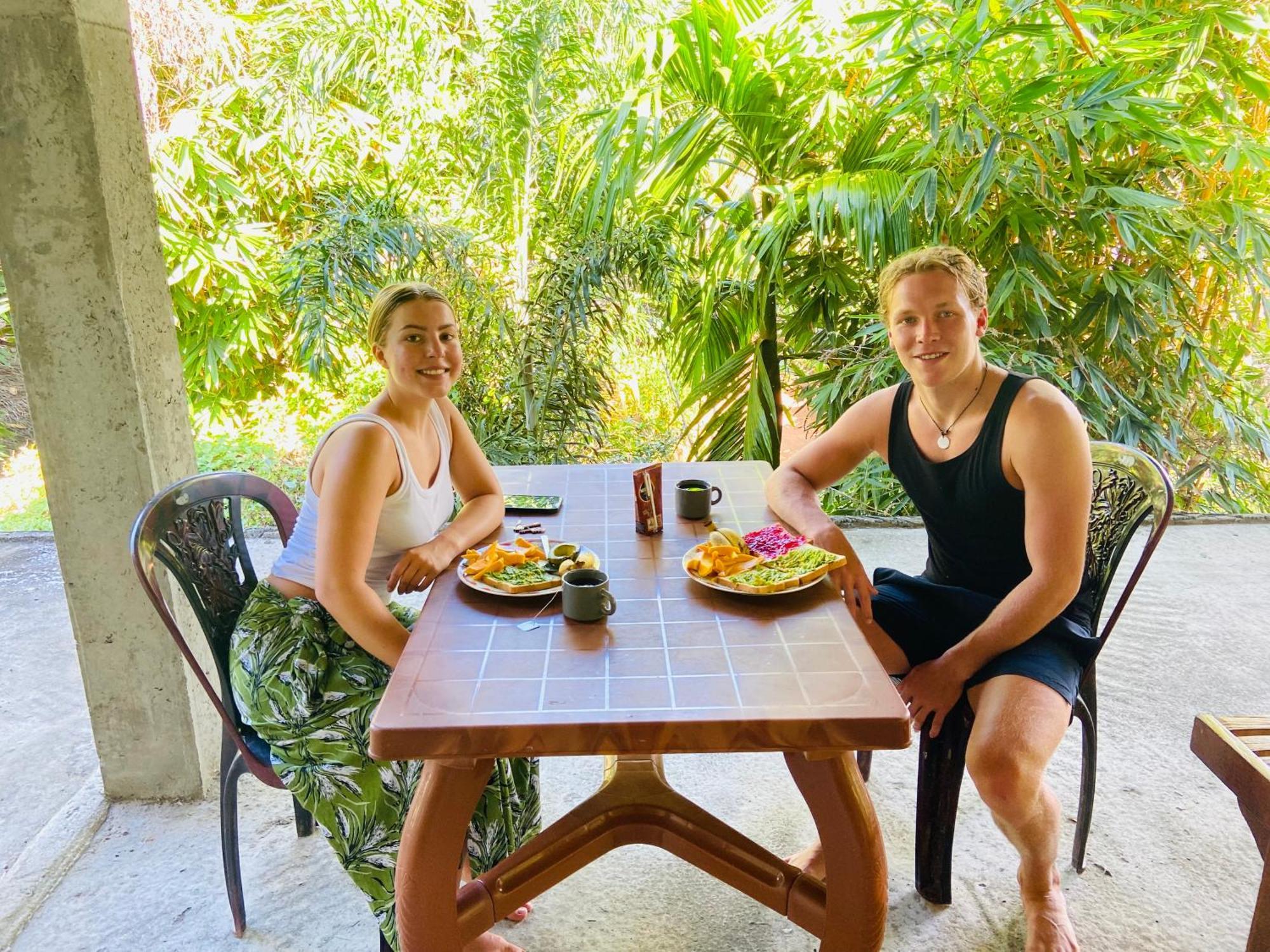 Leo Homestay Диквела Екстериор снимка
