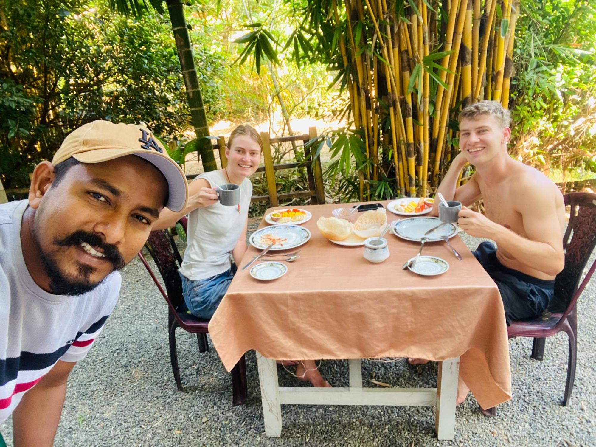 Leo Homestay Диквела Екстериор снимка