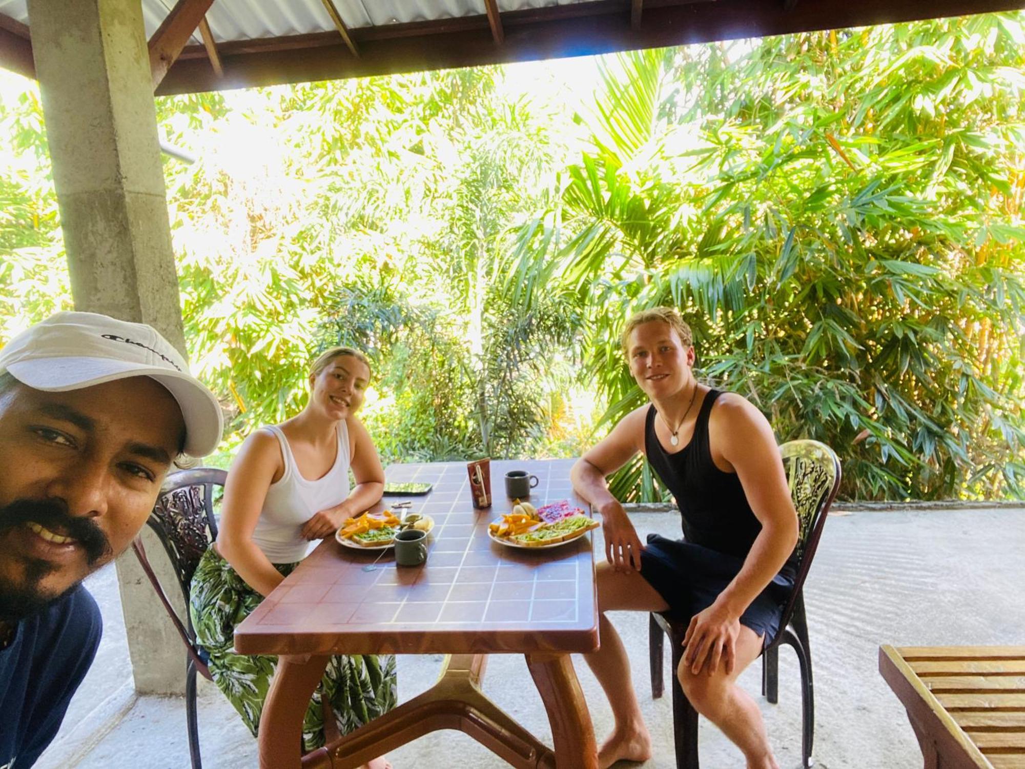 Leo Homestay Диквела Екстериор снимка