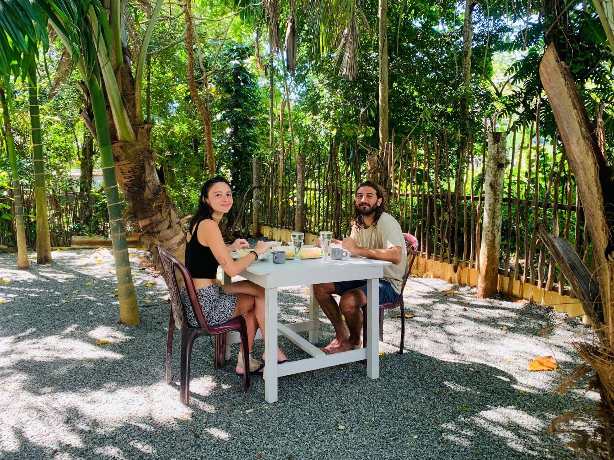 Leo Homestay Диквела Екстериор снимка