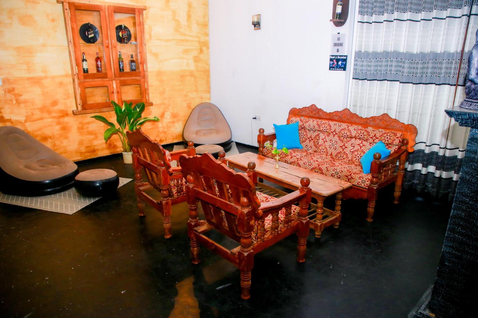 Leo Homestay Диквела Екстериор снимка