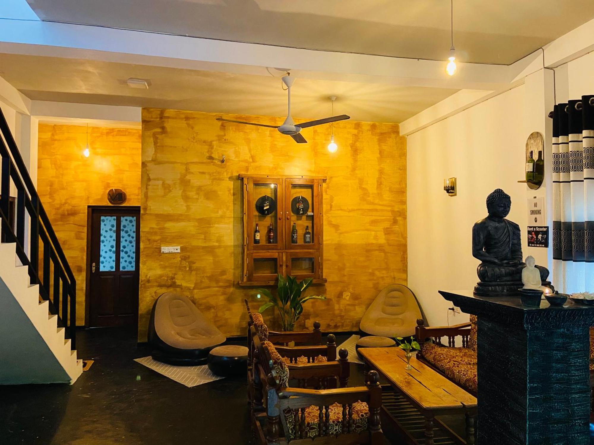 Leo Homestay Диквела Екстериор снимка