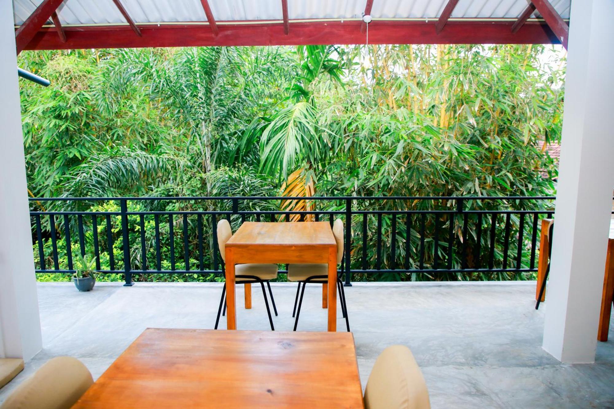 Leo Homestay Диквела Екстериор снимка
