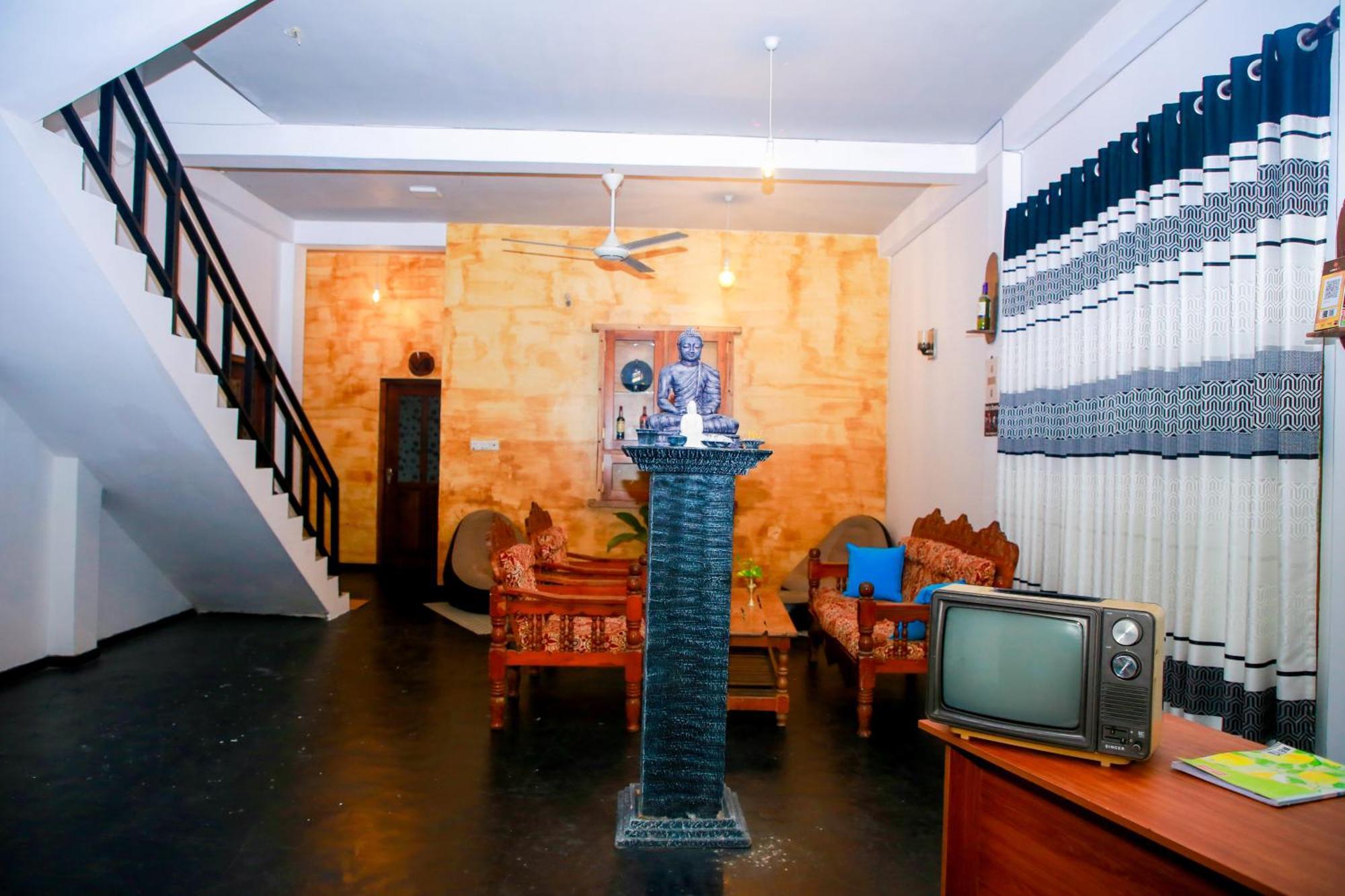 Leo Homestay Диквела Екстериор снимка