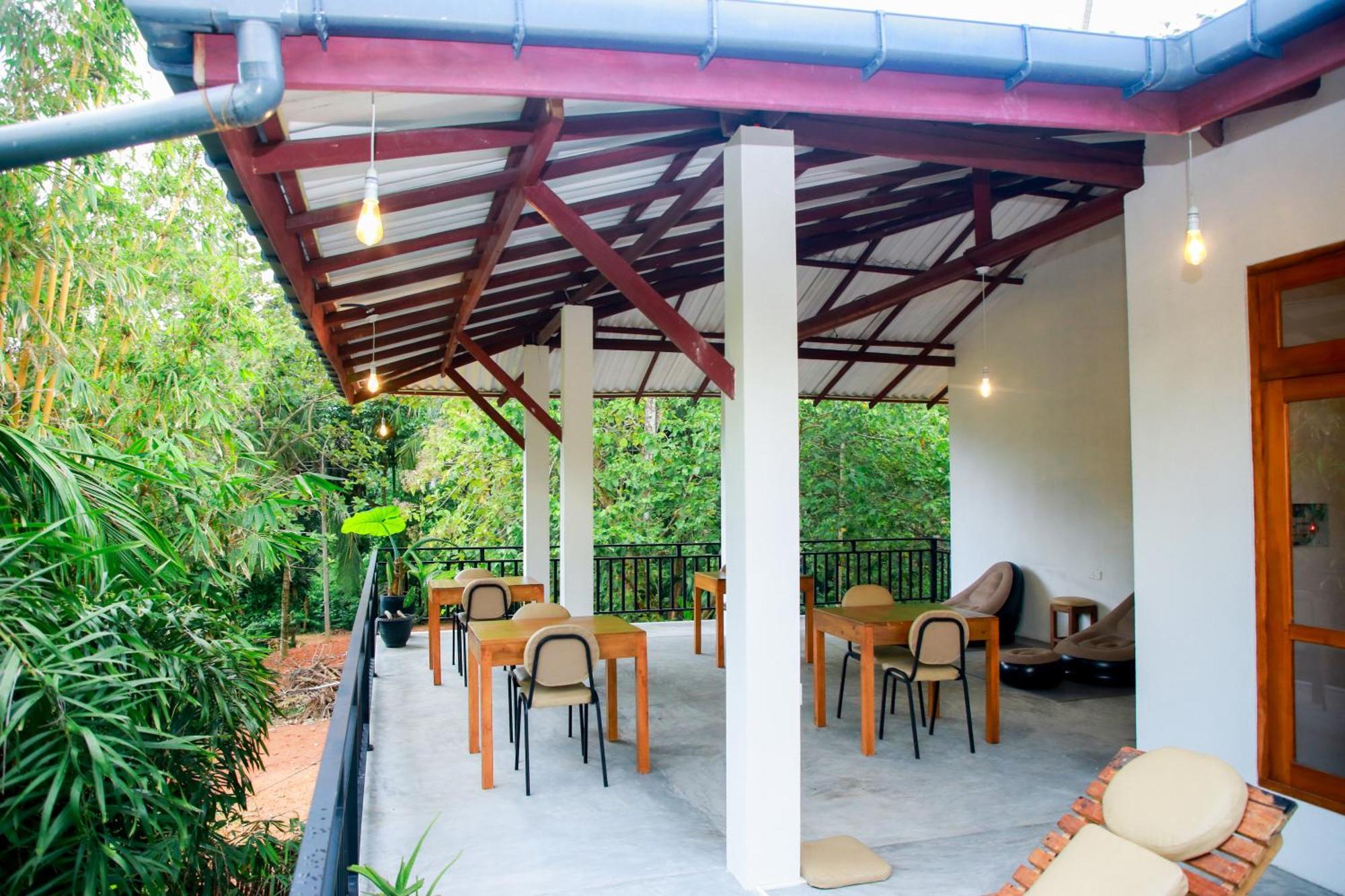 Leo Homestay Диквела Екстериор снимка