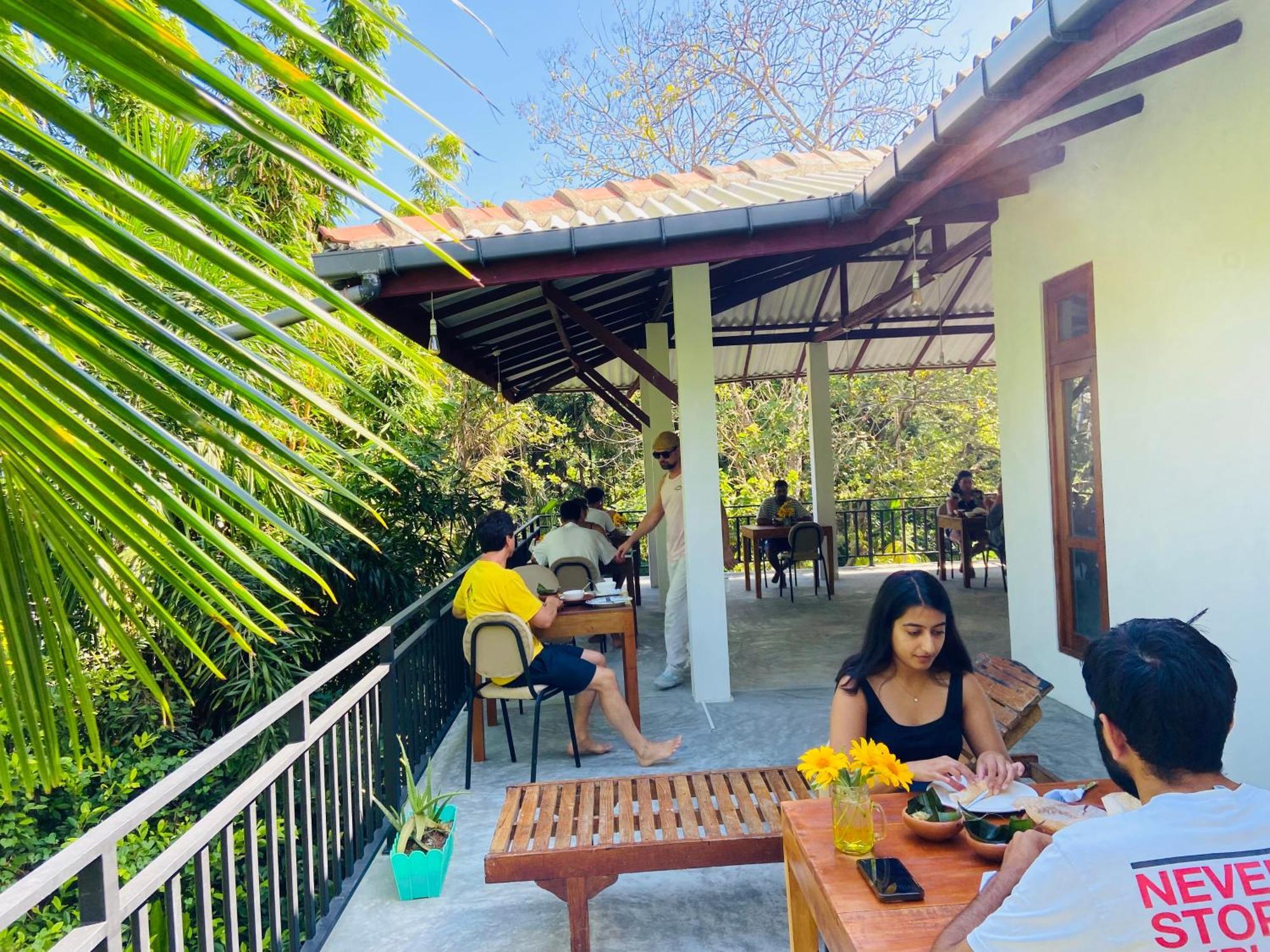 Leo Homestay Диквела Екстериор снимка