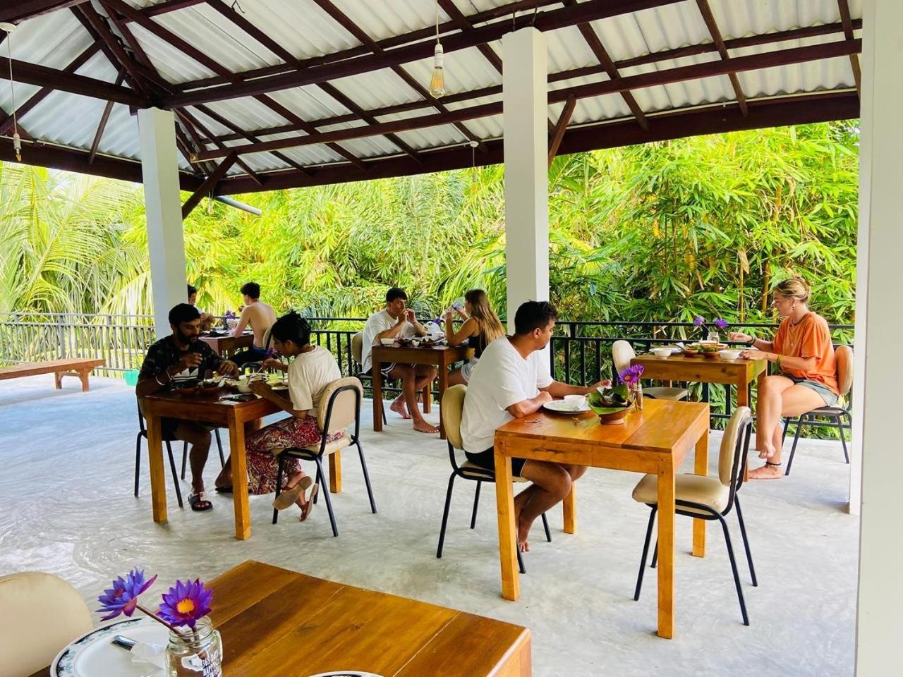 Leo Homestay Диквела Екстериор снимка