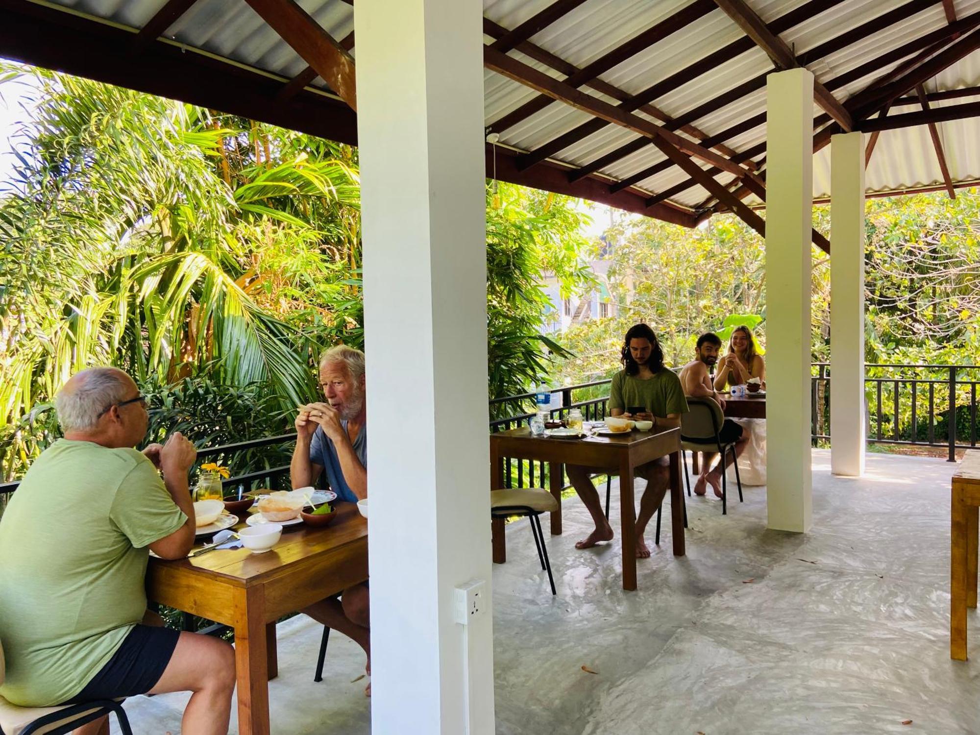 Leo Homestay Диквела Екстериор снимка